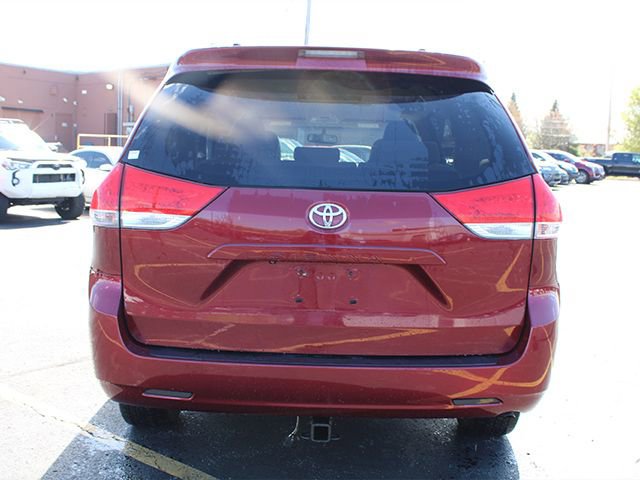 Used 2012 Toyota Sienna LE w/ Towing Pkg AWD/4WD image 6