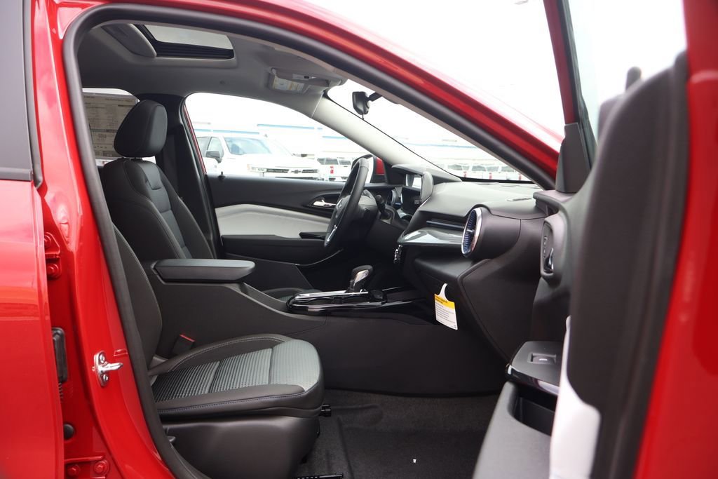New 2026 Chevrolet Trax LT w/ Sunroof Package FWD image 43