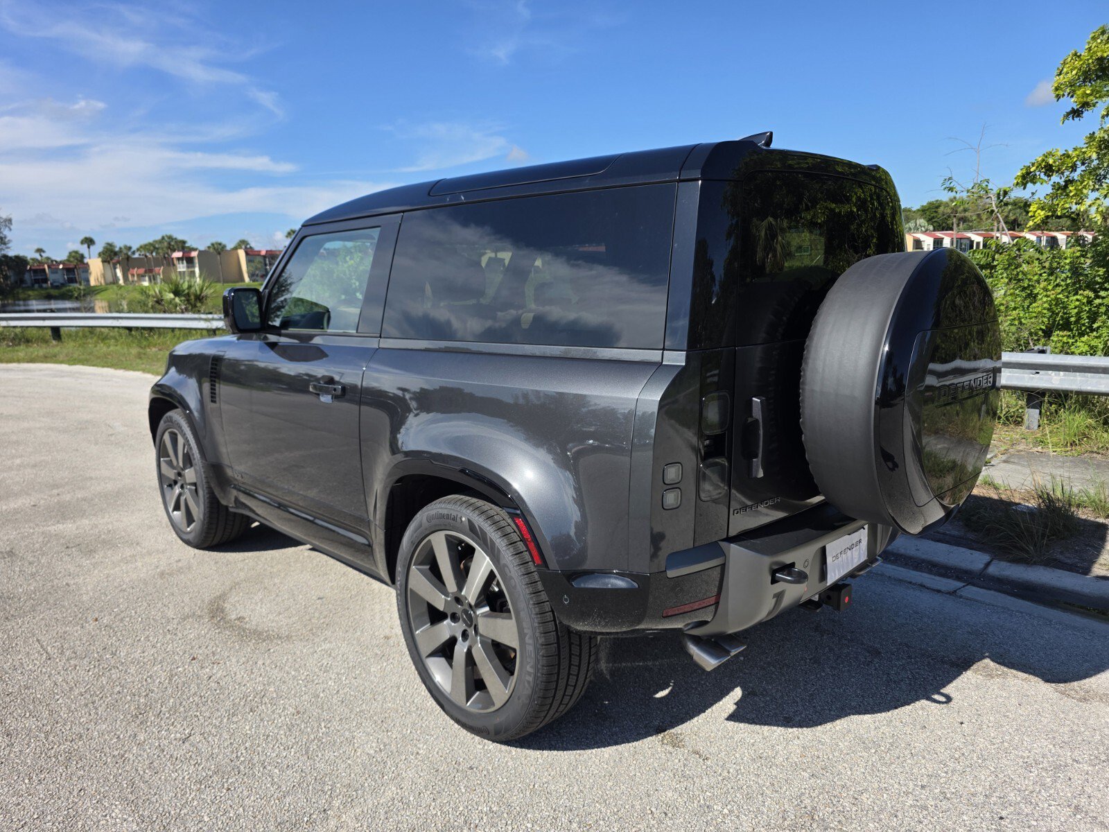 New 2026 Land Rover Defender 90 V8 AWD/4WD image 2