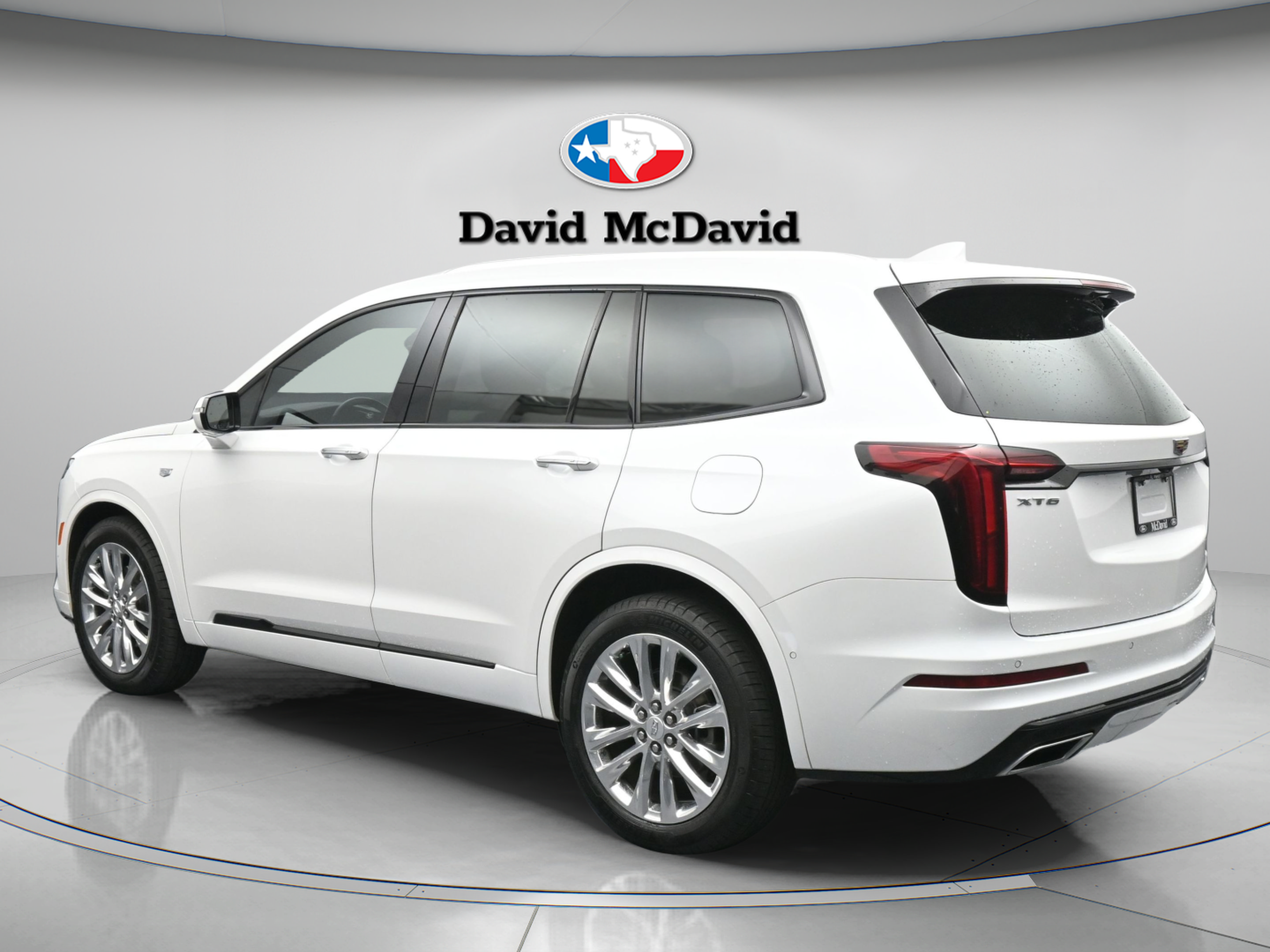 Used 2023 Cadillac XT6 Premium Luxury w/ Technology Package FWD image 6