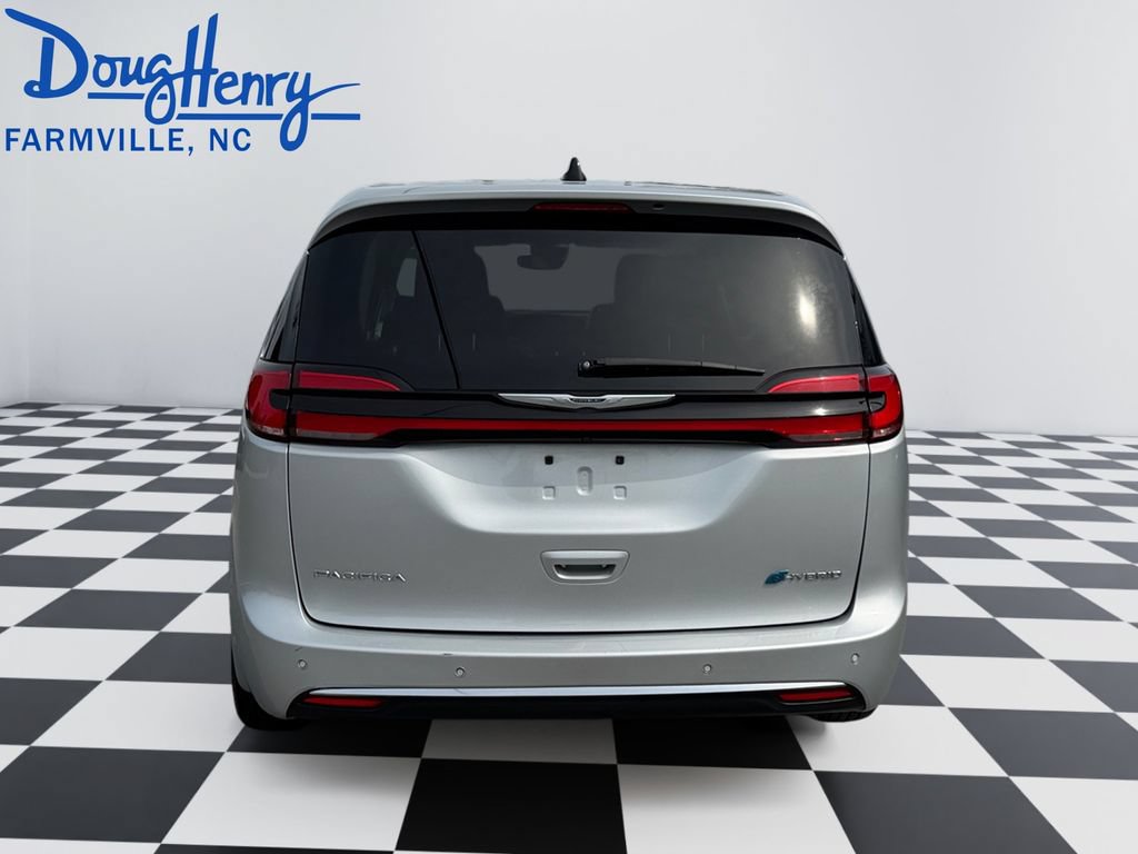 Used 2024 Chrysler Pacifica Limited FWD image 4