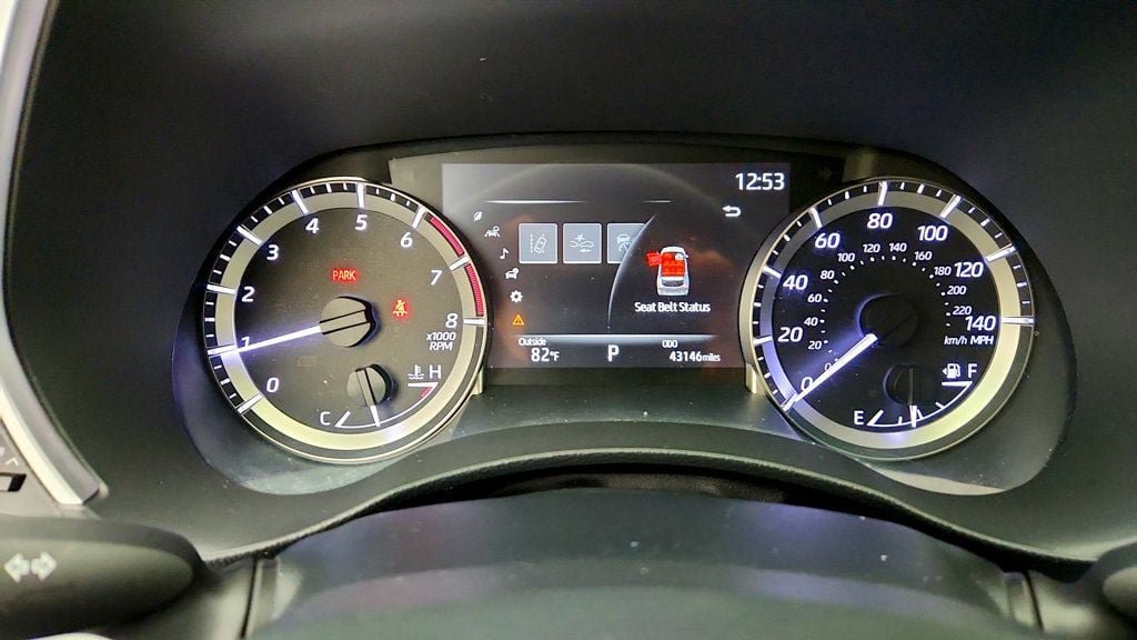 Used 2023 Toyota Highlander XLE AWD/4WD image 16