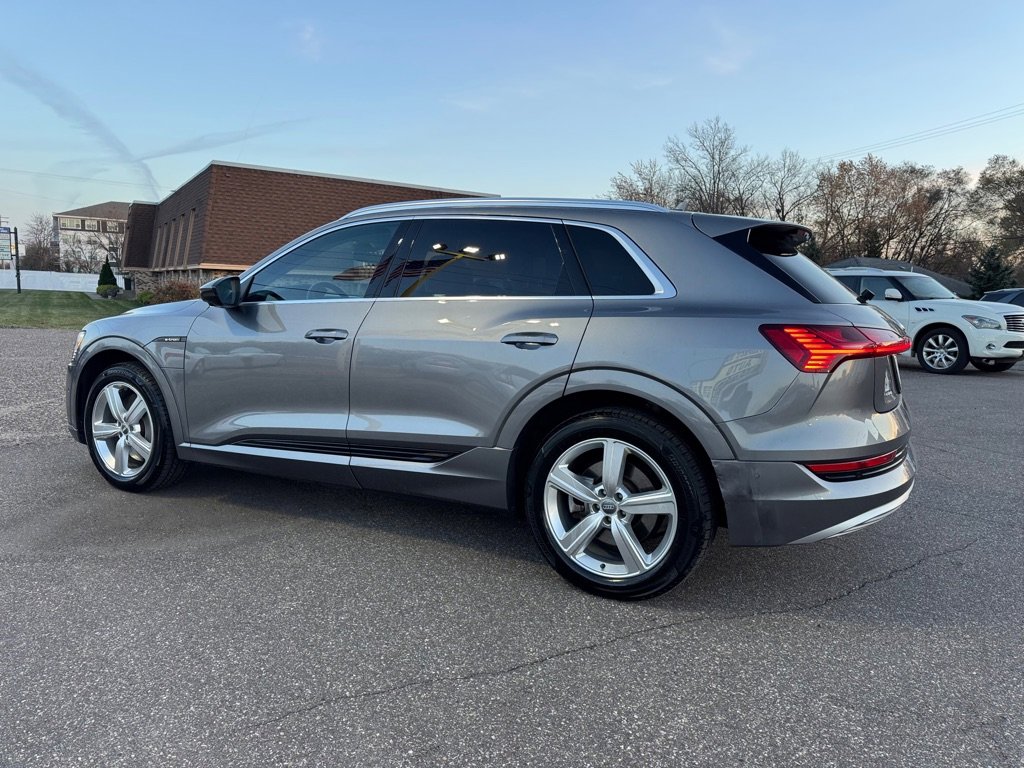 Used 2019 Audi e-tron Premium Plus image 8