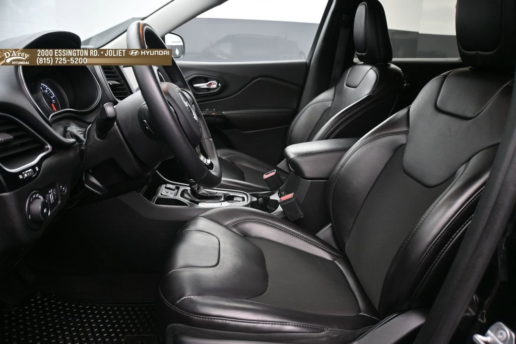 Used 2019 Jeep Cherokee Latitude Plus FWD image 10