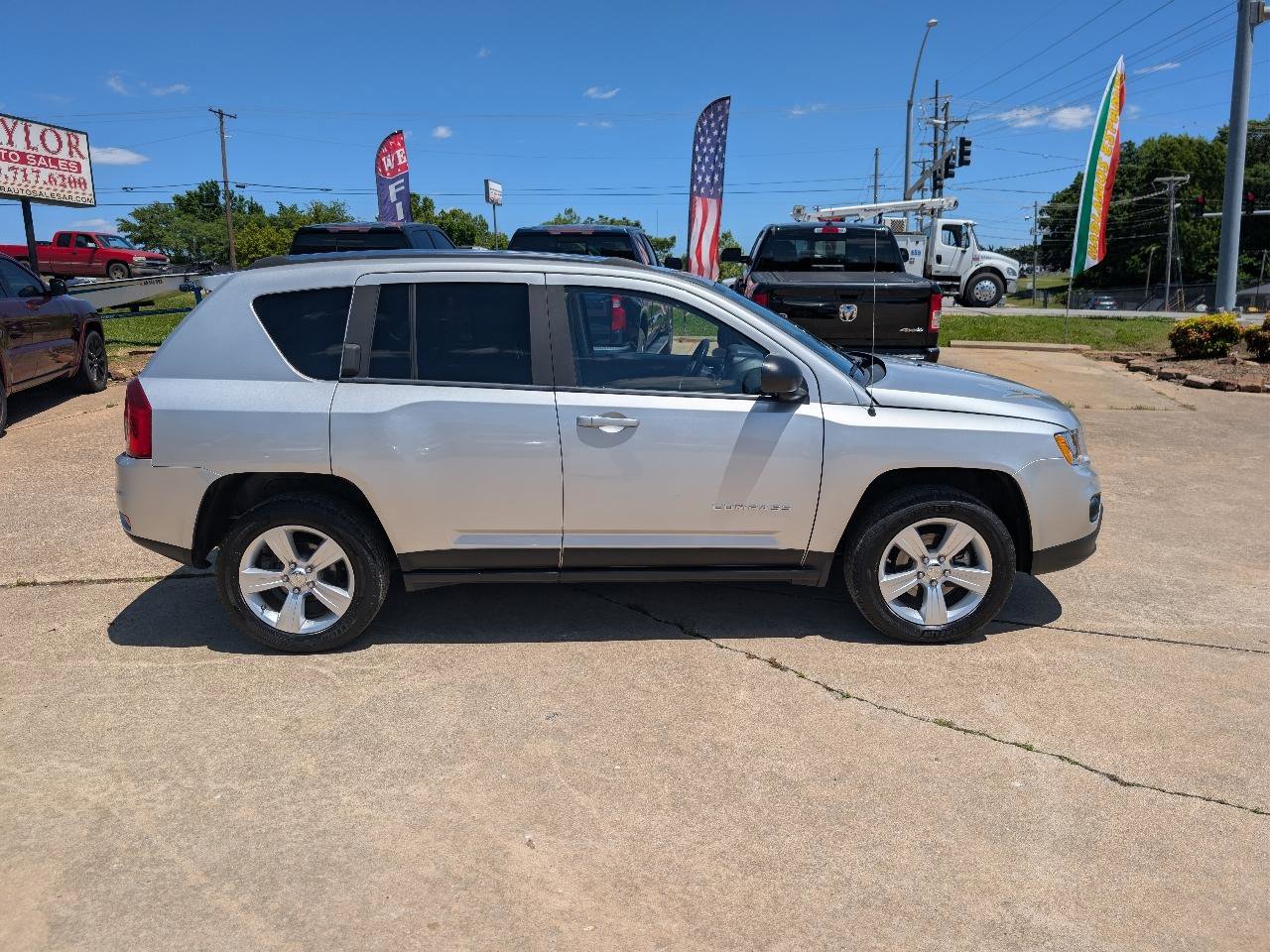 Used 2012 Jeep Compass Latitude AWD/4WD image 4