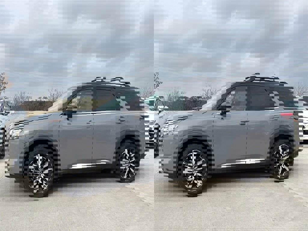 Used 2023 Nissan Pathfinder Platinum w/ Lighting Package (N92) image 10