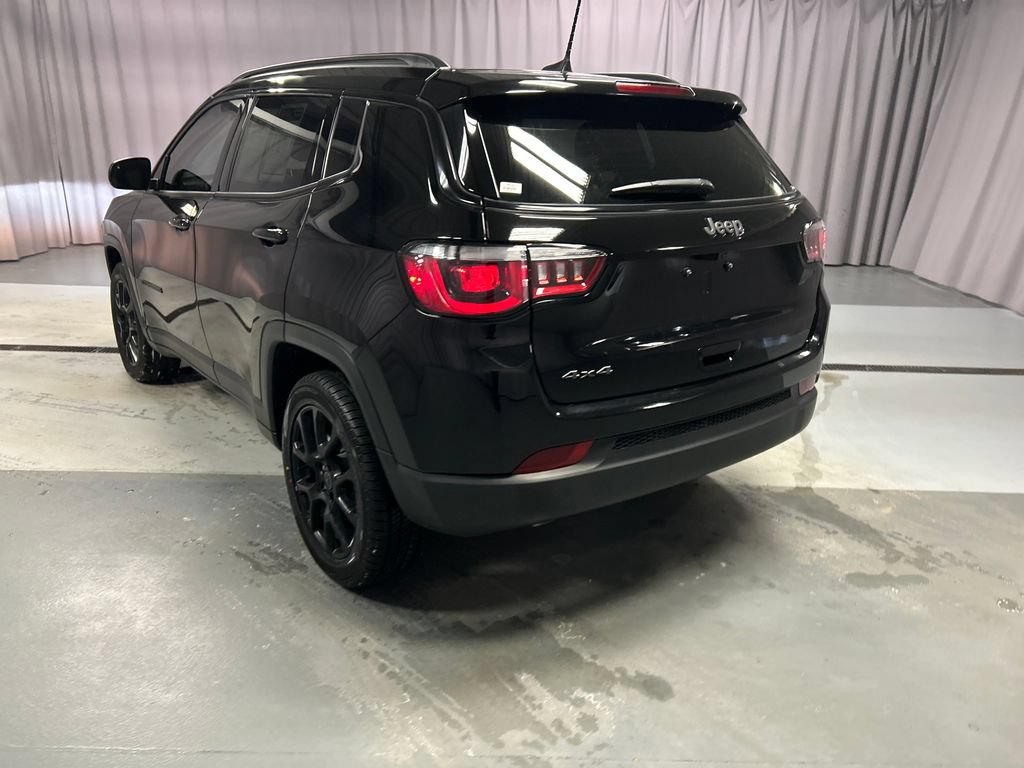 Used 2025 Jeep Compass Latitude w/ Altitude Special Edition AWD/4WD image 5