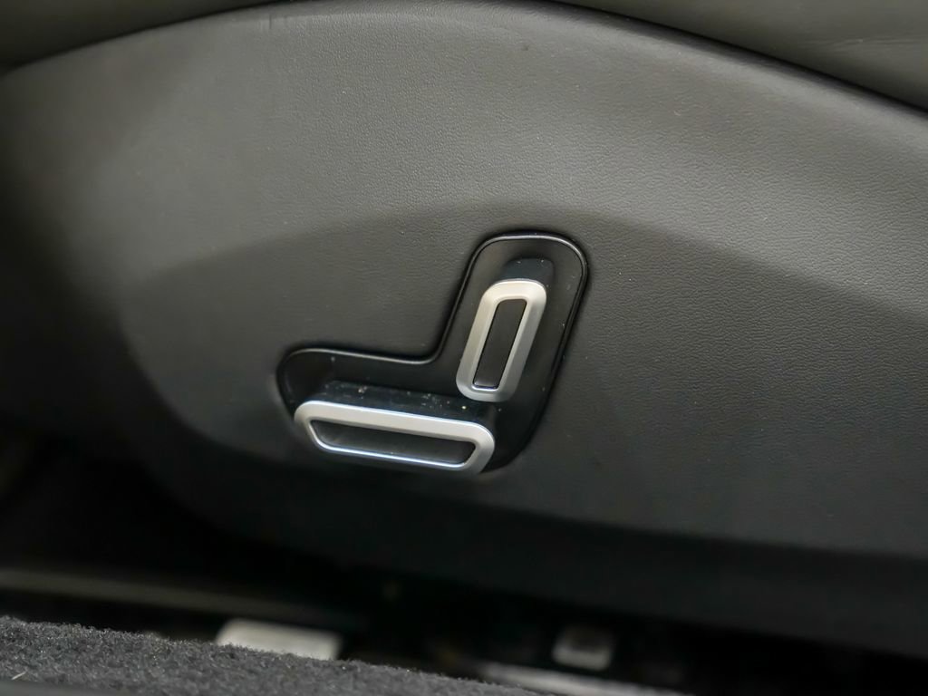 Used 2025 Ferrari Roma Spider image 23