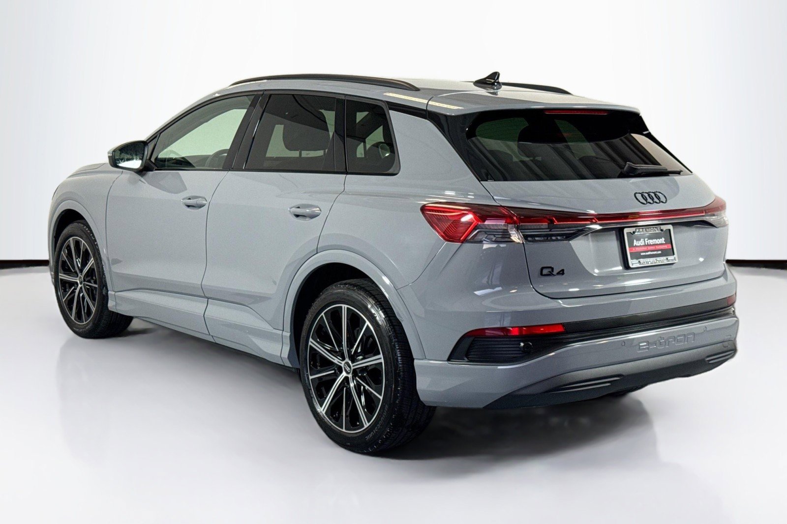 Used 2025 Audi Q4 e-tron Premium Plus image 7