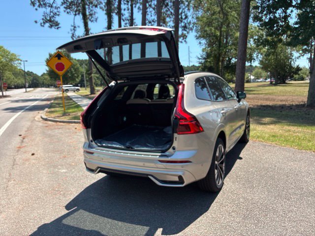 New 2026 Volvo XC60 B5 Plus w/ Protection Package Premier AWD/4WD image 18