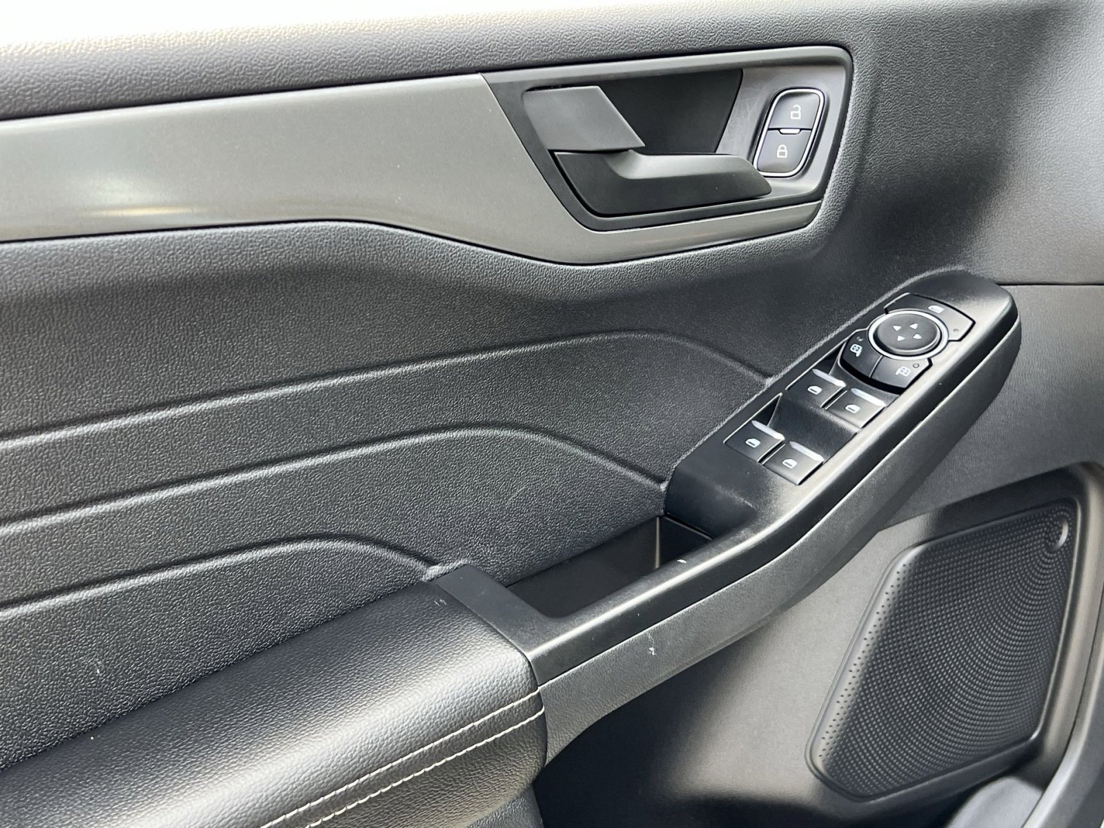 Used 2025 Ford Escape Active image 15