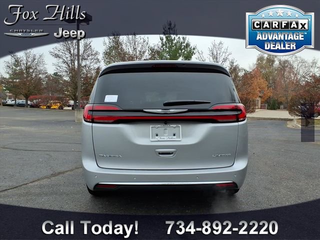 New 2026 Chrysler Pacifica Limited image 7