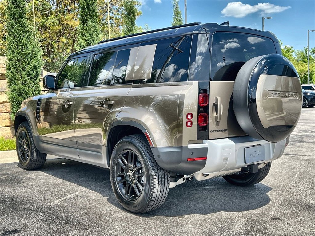 Used 2025 Land Rover Defender 110 S image 3
