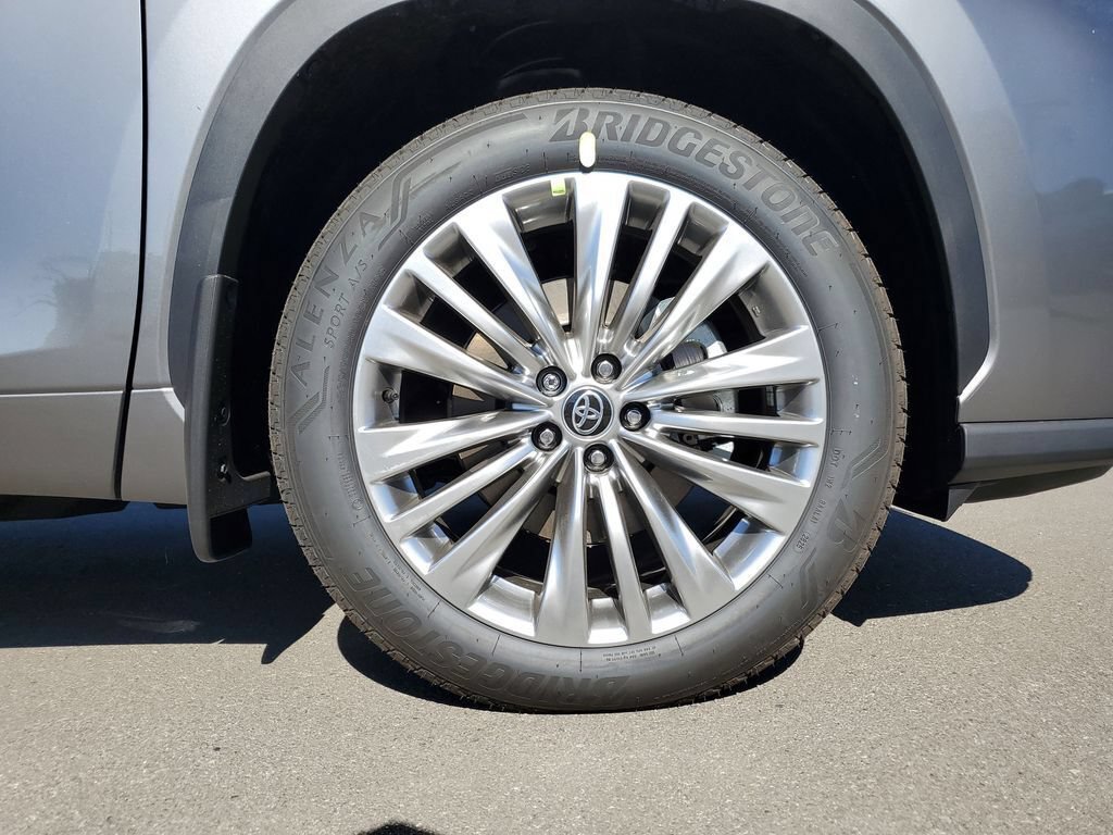 New 2026 Toyota Highlander Platinum AWD/4WD image 5