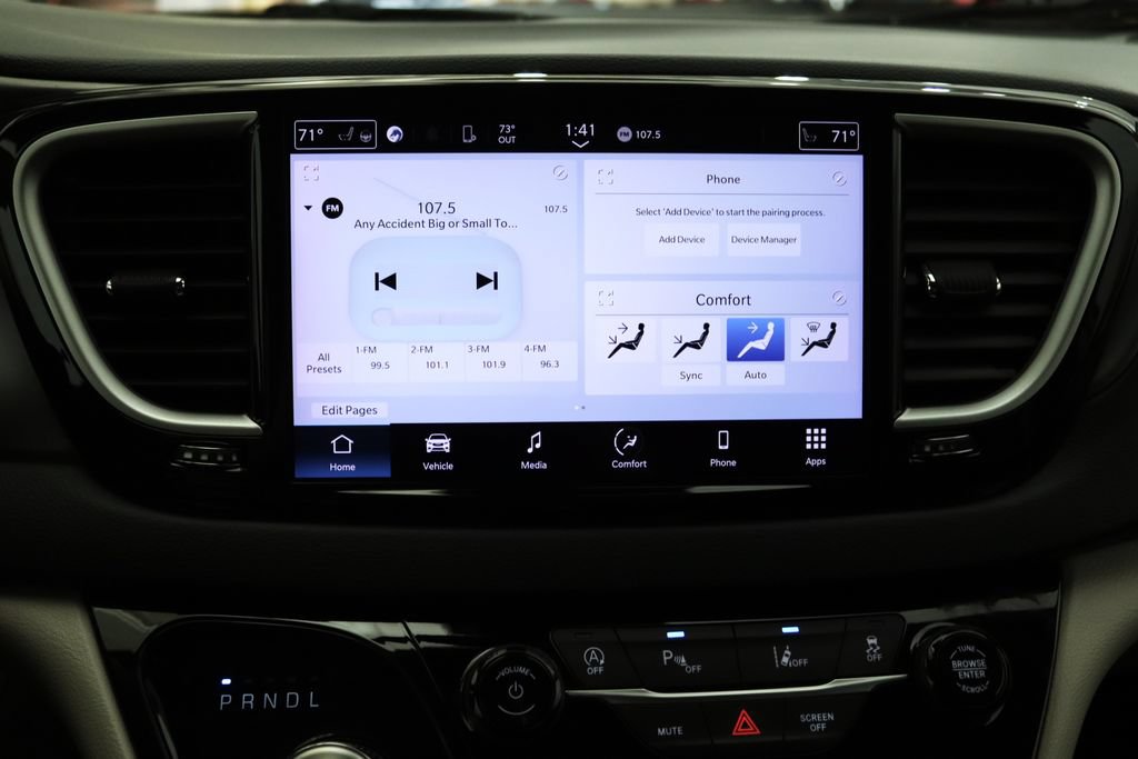 Used 2024 Chrysler Pacifica Touring-L FWD image 21