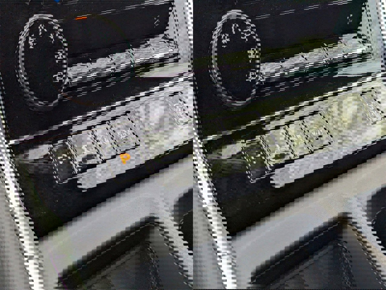 New 2025 Nissan Armada SL image 17