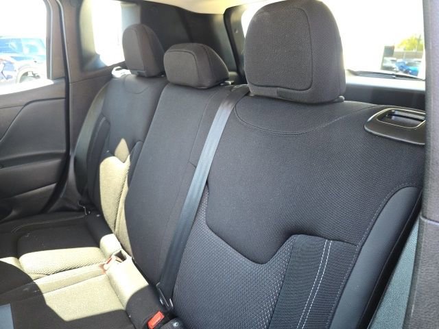 Used 2023 Jeep Renegade Latitude w/ Premium Group image 30