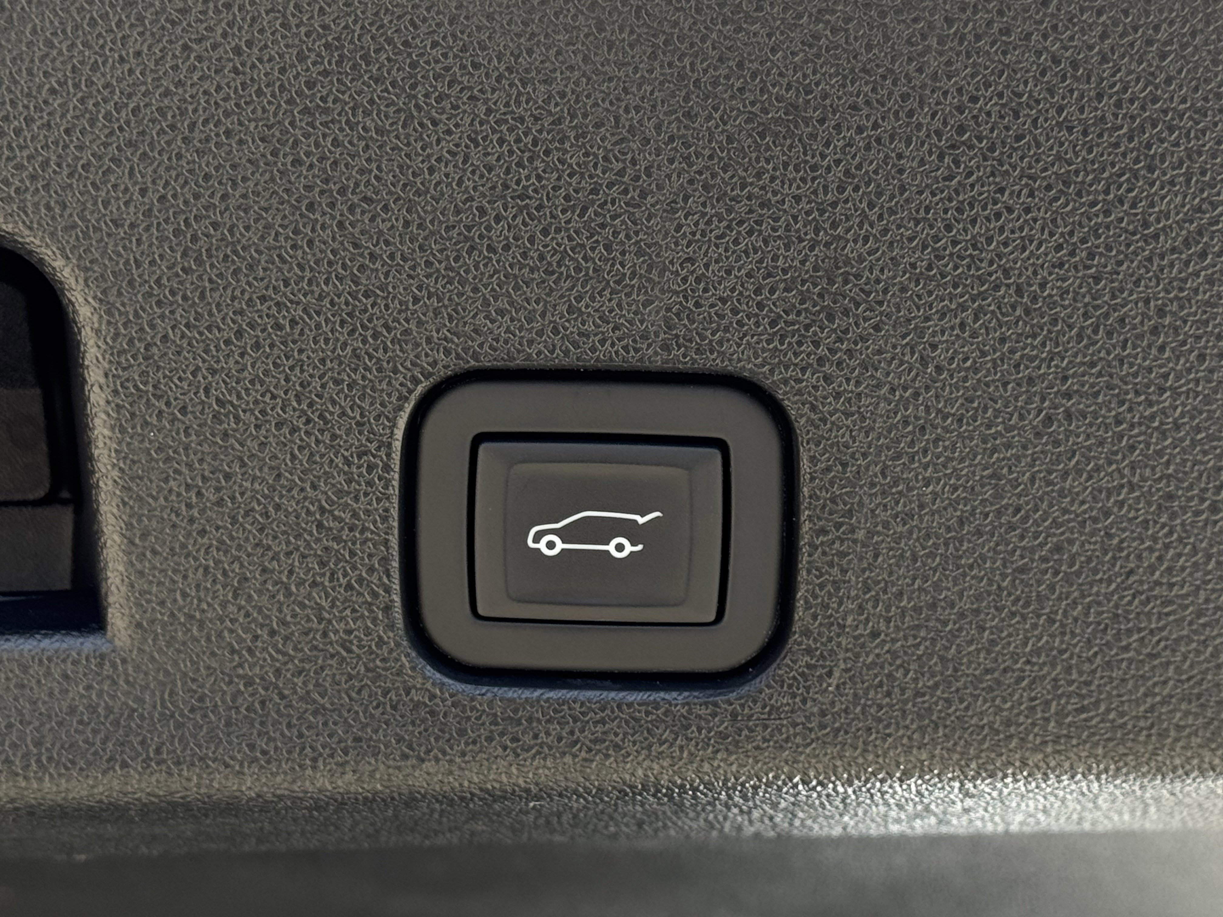 Used 2025 GMC Acadia Elevation image 11