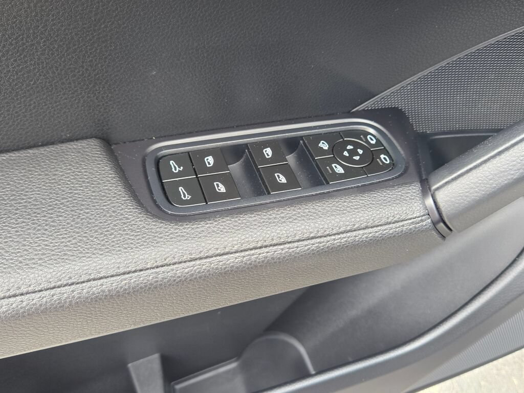 Used 2024 Porsche Cayenne AWD/4WD image 34