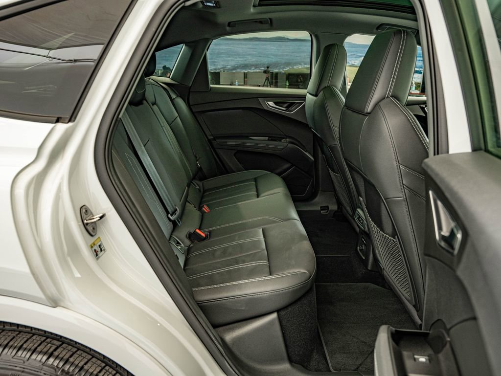 Used 2023 Audi Q4 e-tron Premium w/ Convenience Package image 32