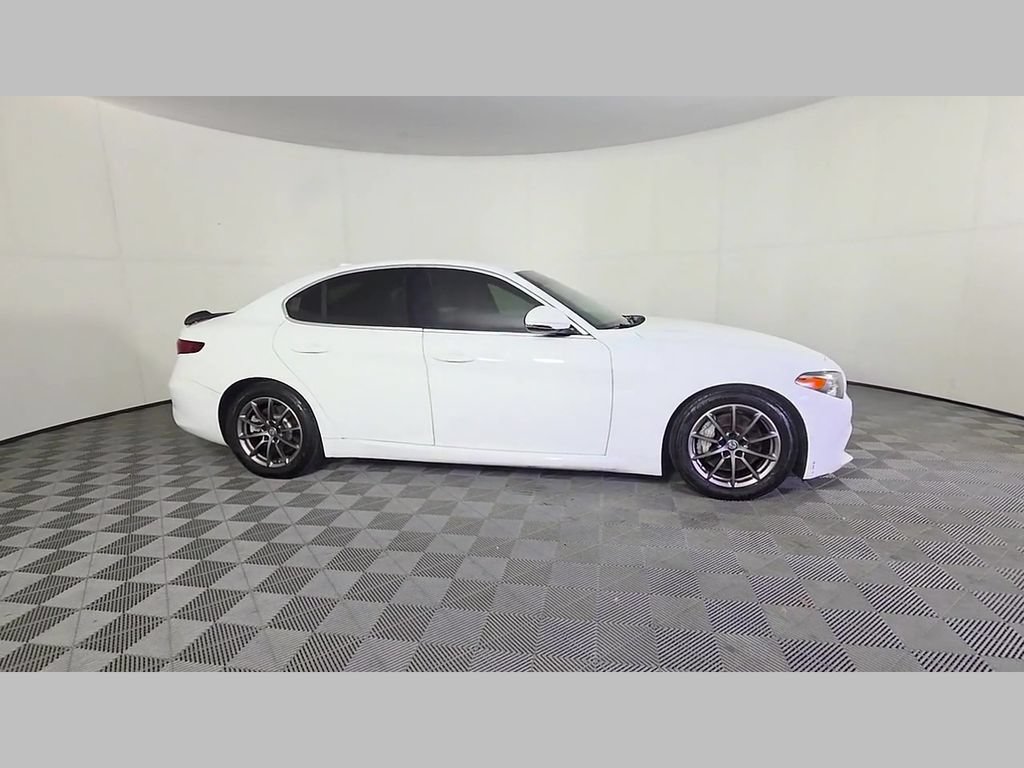 Used 2020 Alfa Romeo Giulia RWD image 34