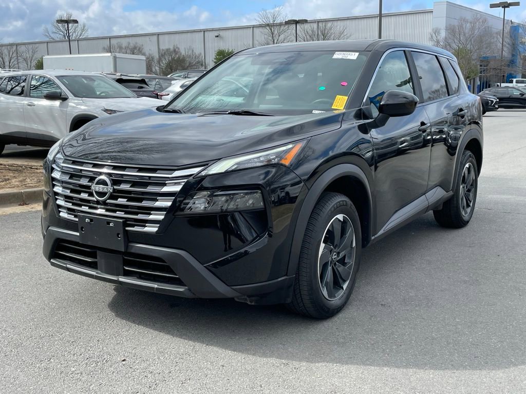 Used 2024 Nissan Rogue SV AWD/4WD image 3