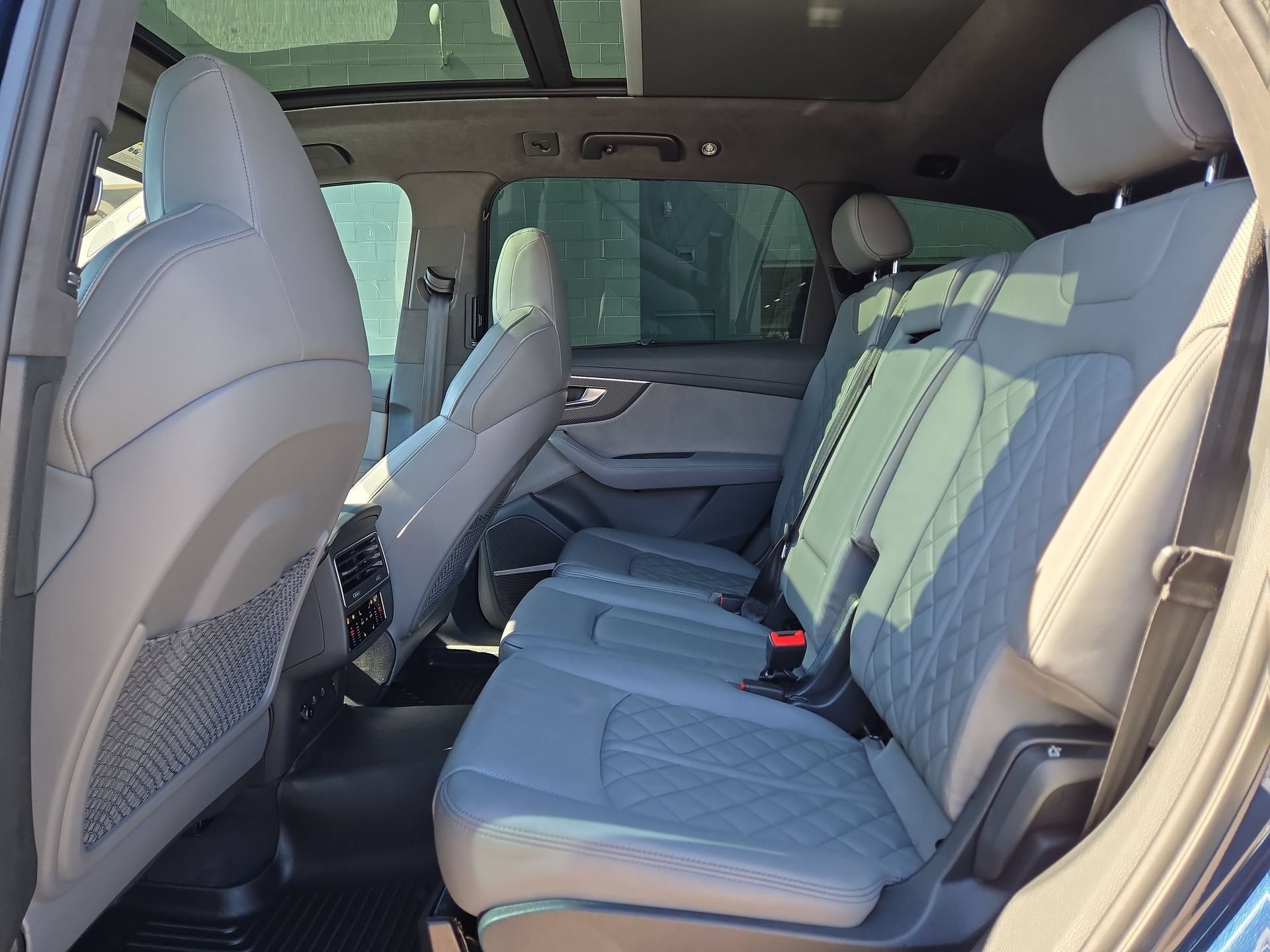 Certified 2025 Audi SQ7 Prestige AWD/4WD image 13