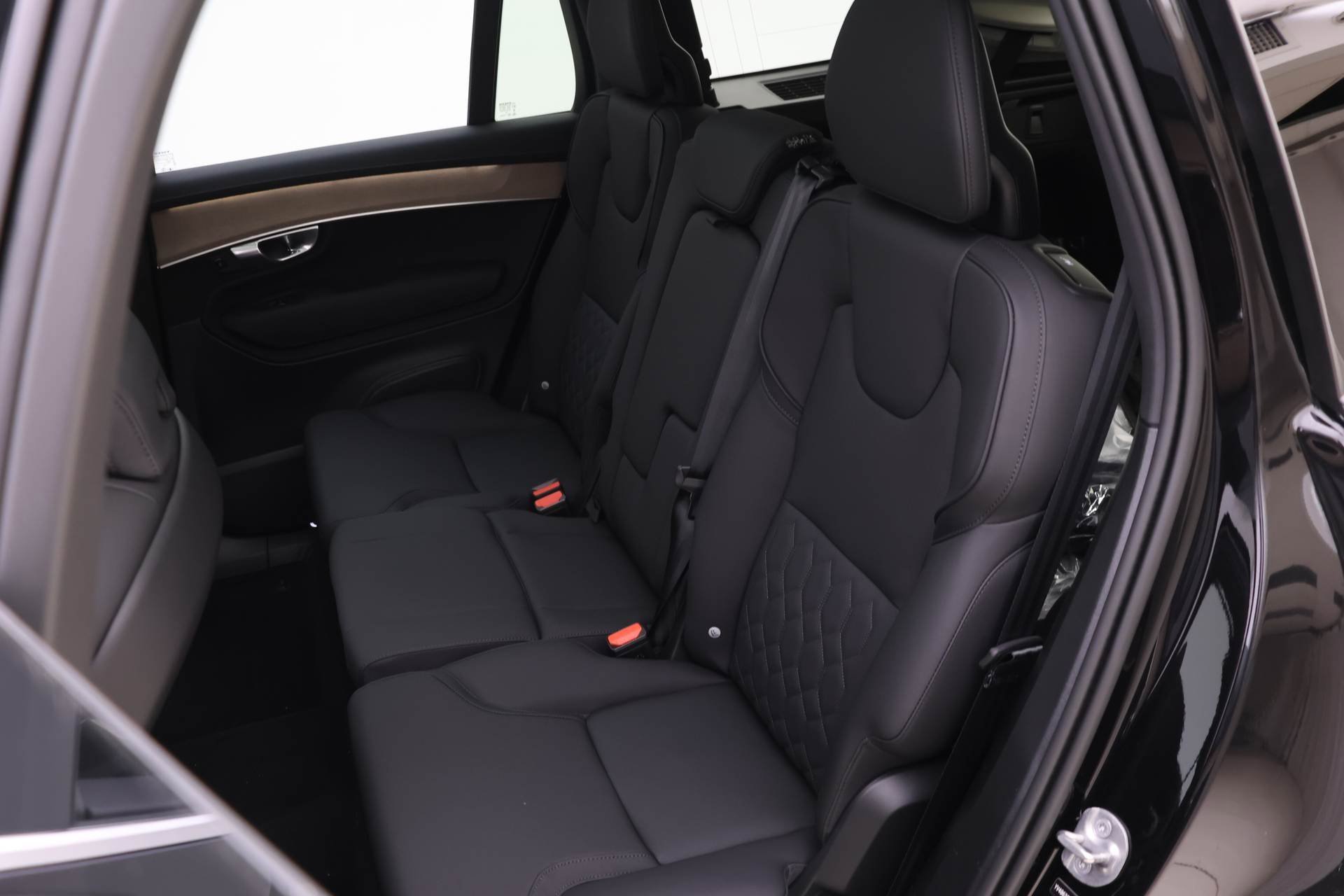 New 2026 Volvo XC90 B6 Plus w/ Protection Package Premier image 10