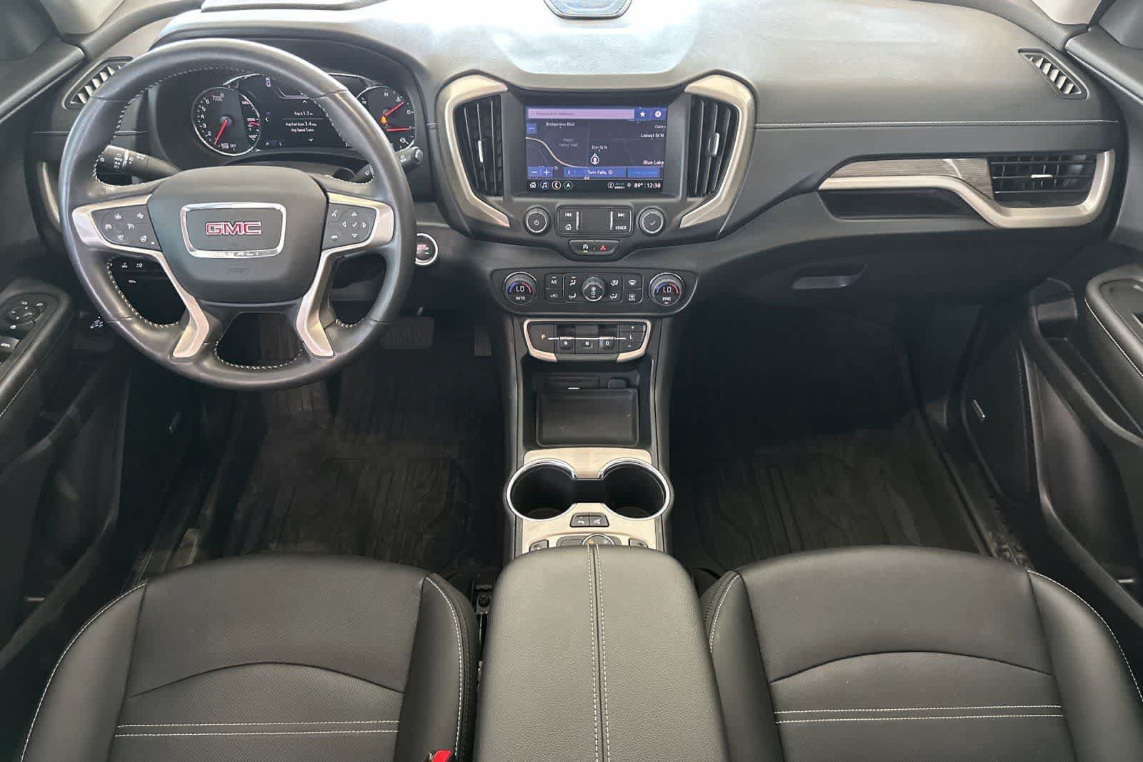Used 2022 GMC Terrain Denali w/ Denali Premium Package AWD/4WD image 3