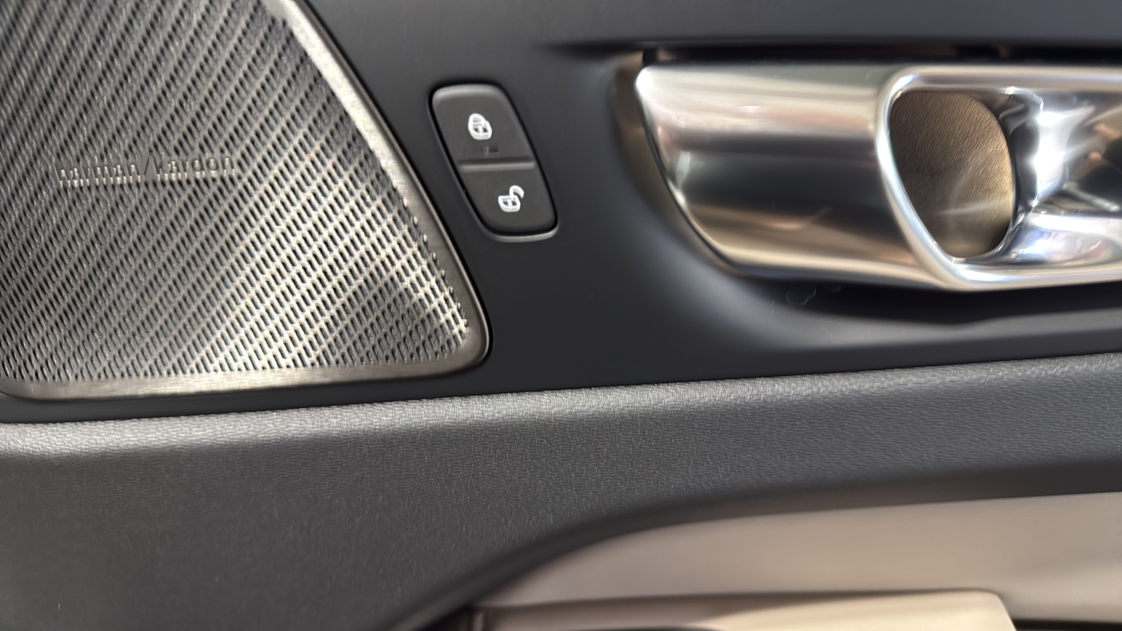 New 2027 Volvo XC60 B5 Plus AWD/4WD image 31