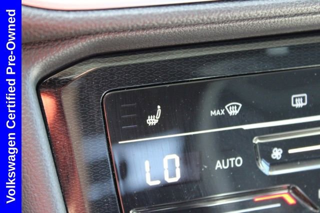 Used 2025 Volkswagen Taos SE w/ Panoramic Sunroof Package FWD image 38