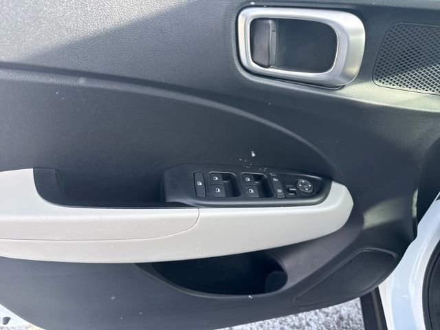 Certified 2023 Hyundai Venue SEL image 9