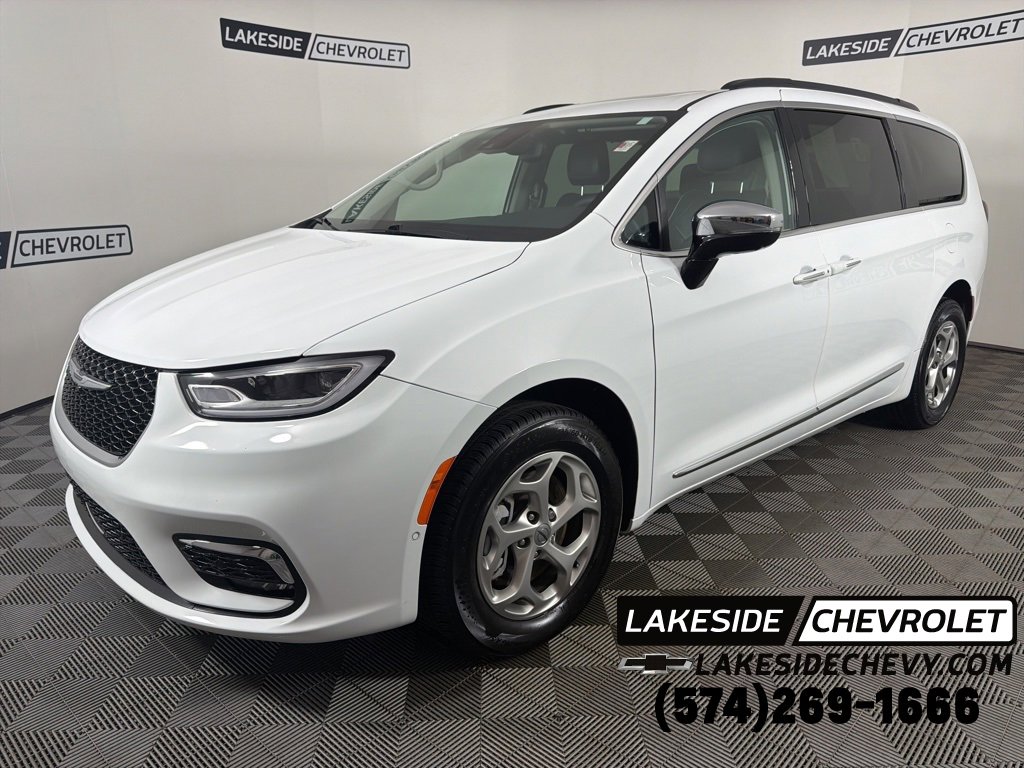 Used 2023 Chrysler Pacifica Limited w/ Trailer Tow Group