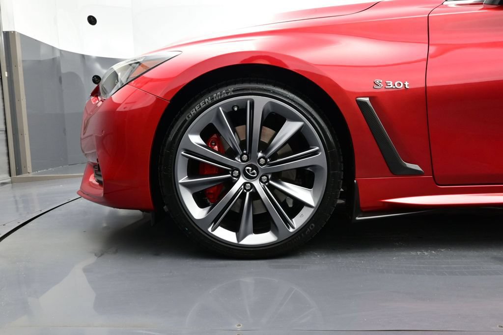 Used 2018 INFINITI Q60 Red Sport 400 AWD/4WD image 6