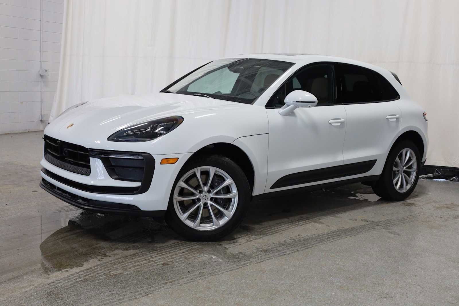Certified 2026 Porsche Macan AWD/4WD image 1