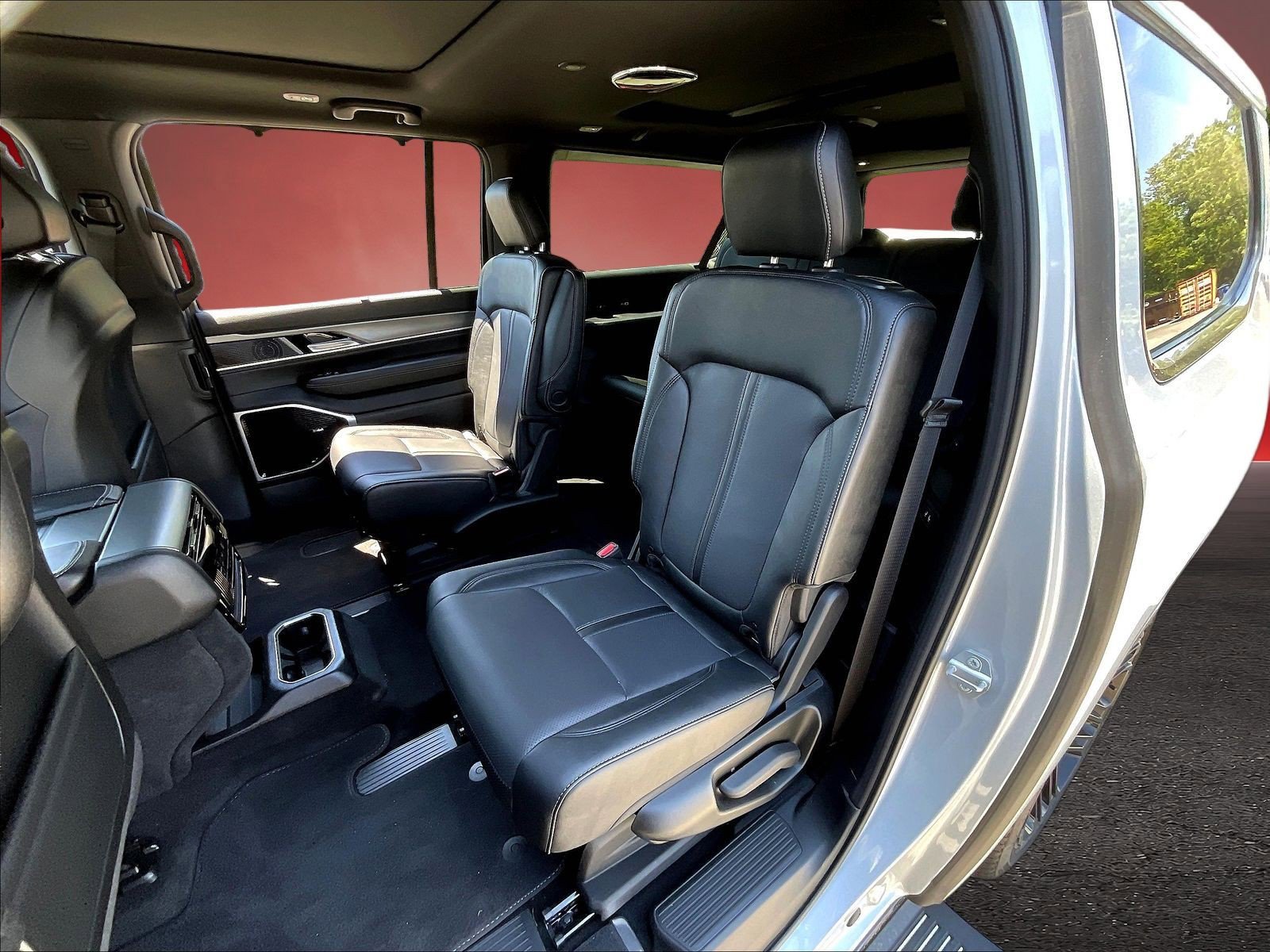 New 2026 Jeep Grand Wagoneer L Limited AWD/4WD image 10