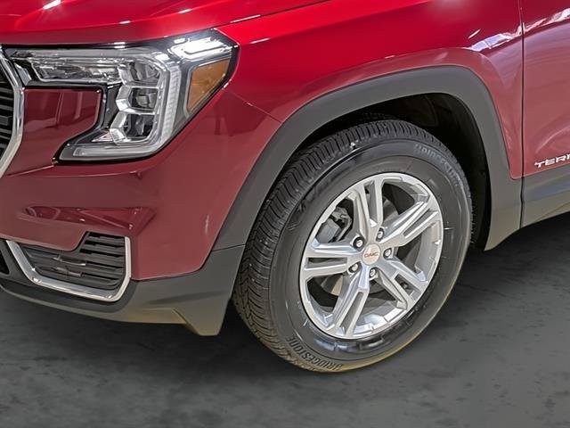 Used 2024 GMC Terrain SLE w/ Driver Convenience Package AWD/4WD image 9