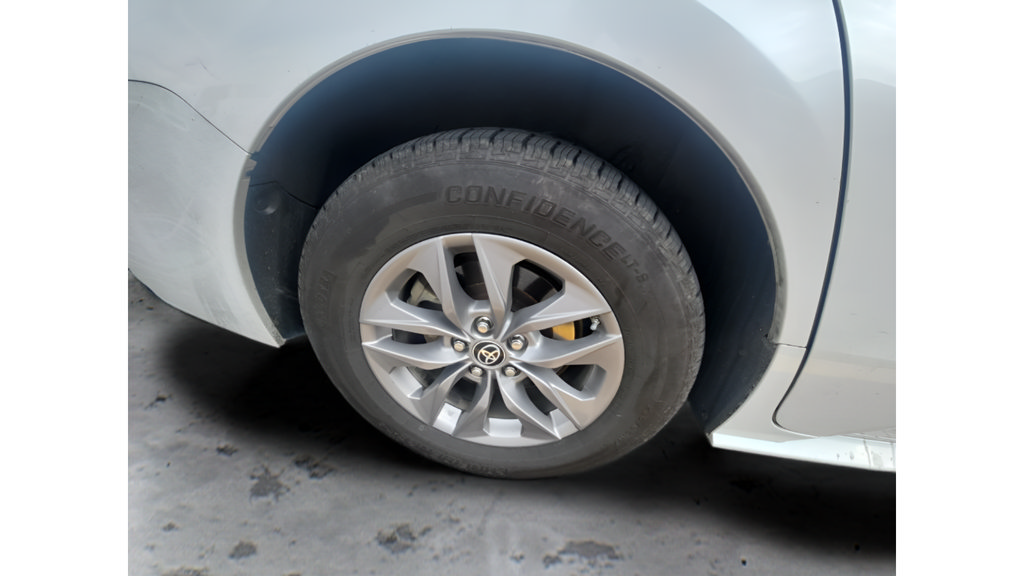 Used 2023 Toyota Sienna XLE w/ XLE Plus Package AWD/4WD image 13