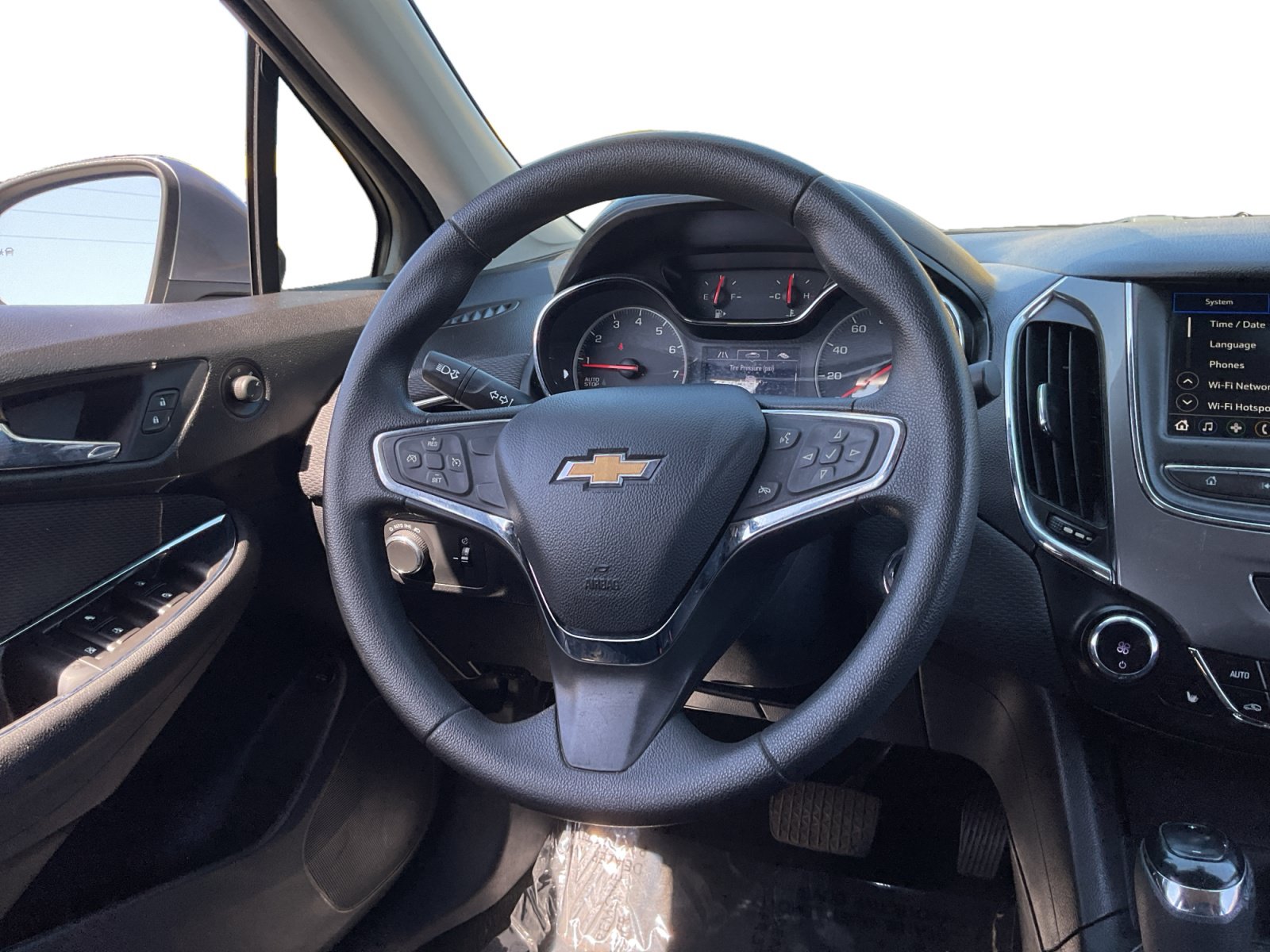 Used 2019 Chevrolet Cruze LT w/ Convenience Package FWD image 11