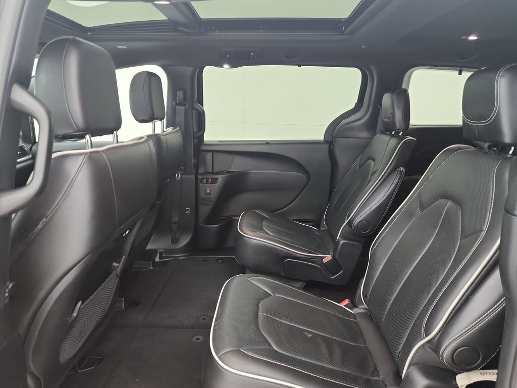 Certified 2025 Chrysler Pacifica Limited FWD image 36
