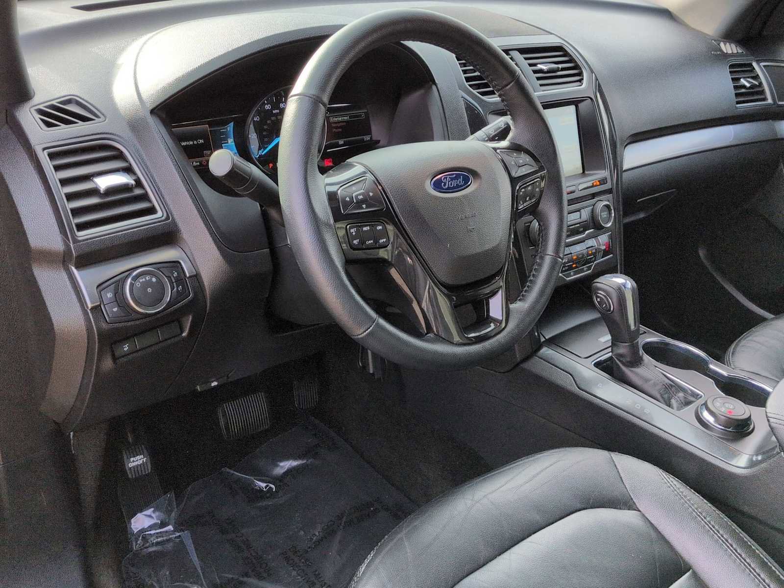 Used 2018 Ford Explorer XLT w/ Equipment Group 202A image 15