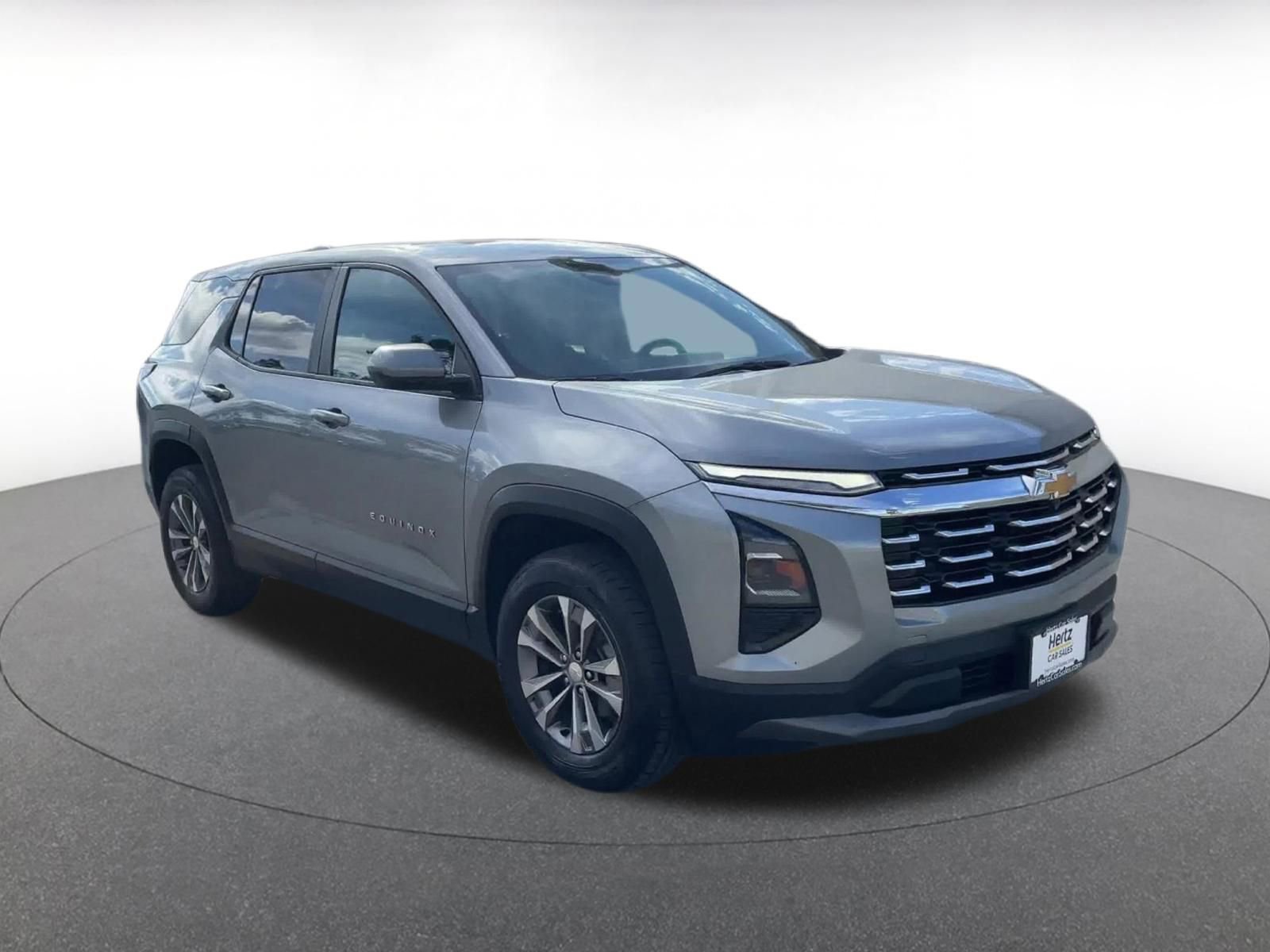 Used 2025 Chevrolet Equinox LT FWD image 3