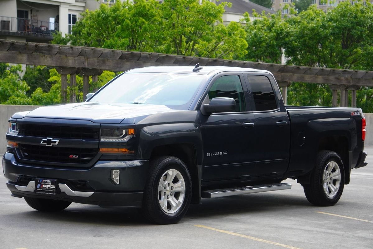 Used 2017 Chevrolet Silverado 1500 LT w/ All Star Edition AWD/4WD image 3