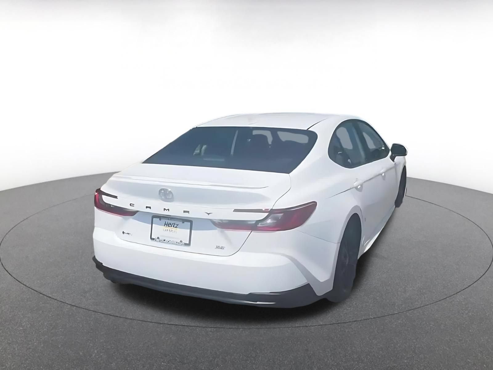 Used 2025 Toyota Camry SE FWD image 9