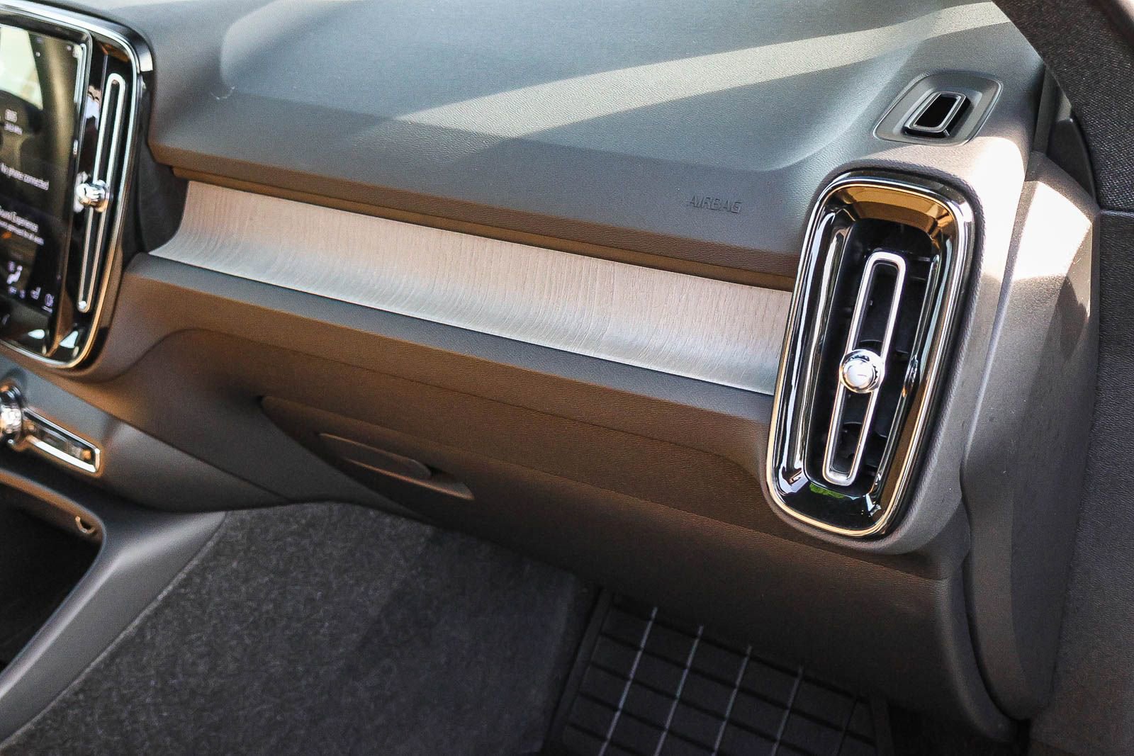 Used 2022 Volvo XC40 T5 Inscription w/ Advanced Package image 19