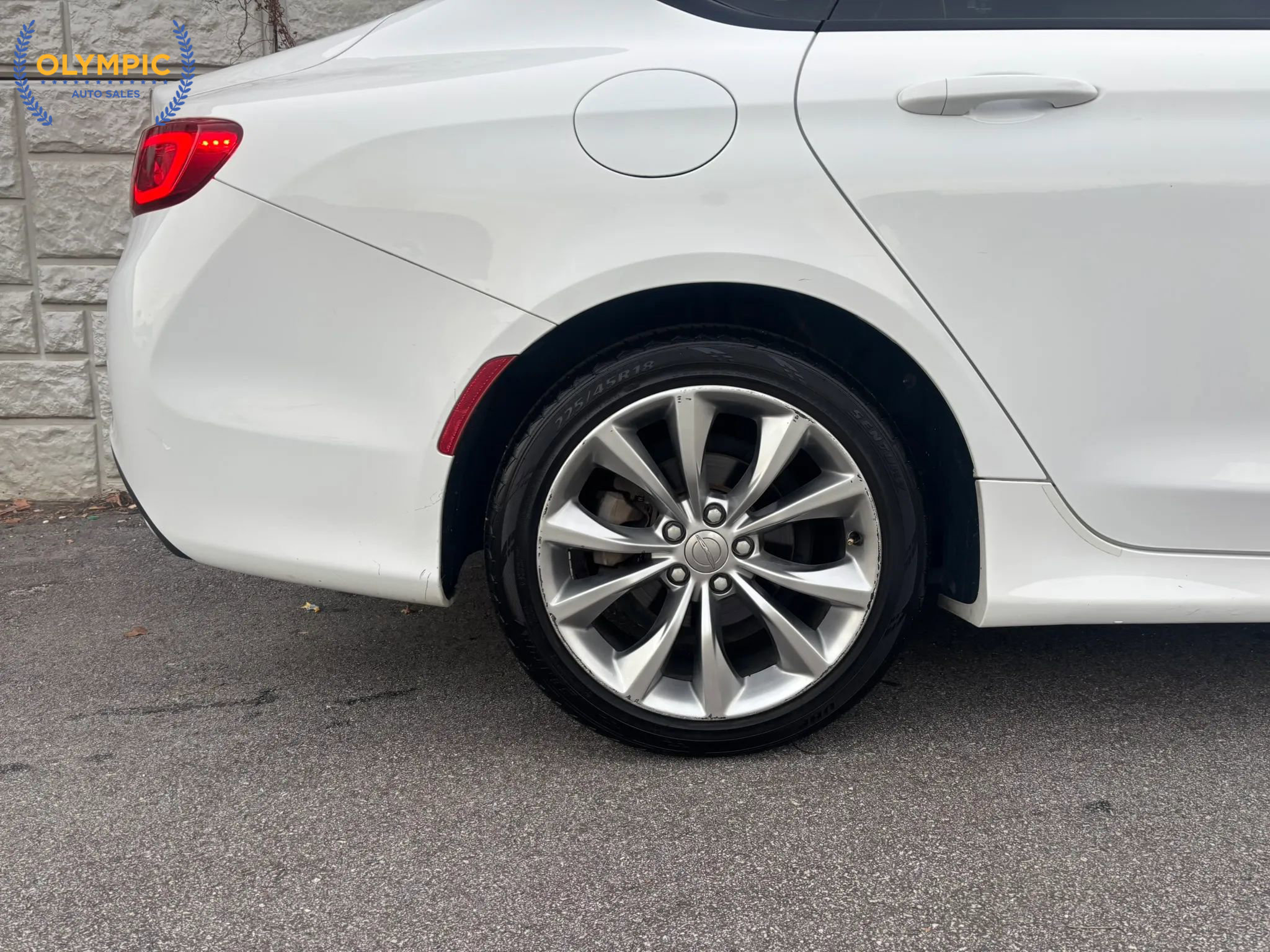 Used 2015 Chrysler 200 S image 12