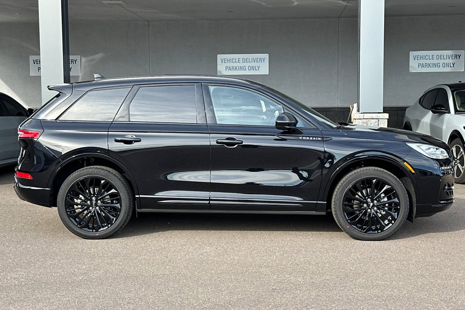 New 2025 Lincoln Corsair Reserve w/ Equipment Group 202A image 2