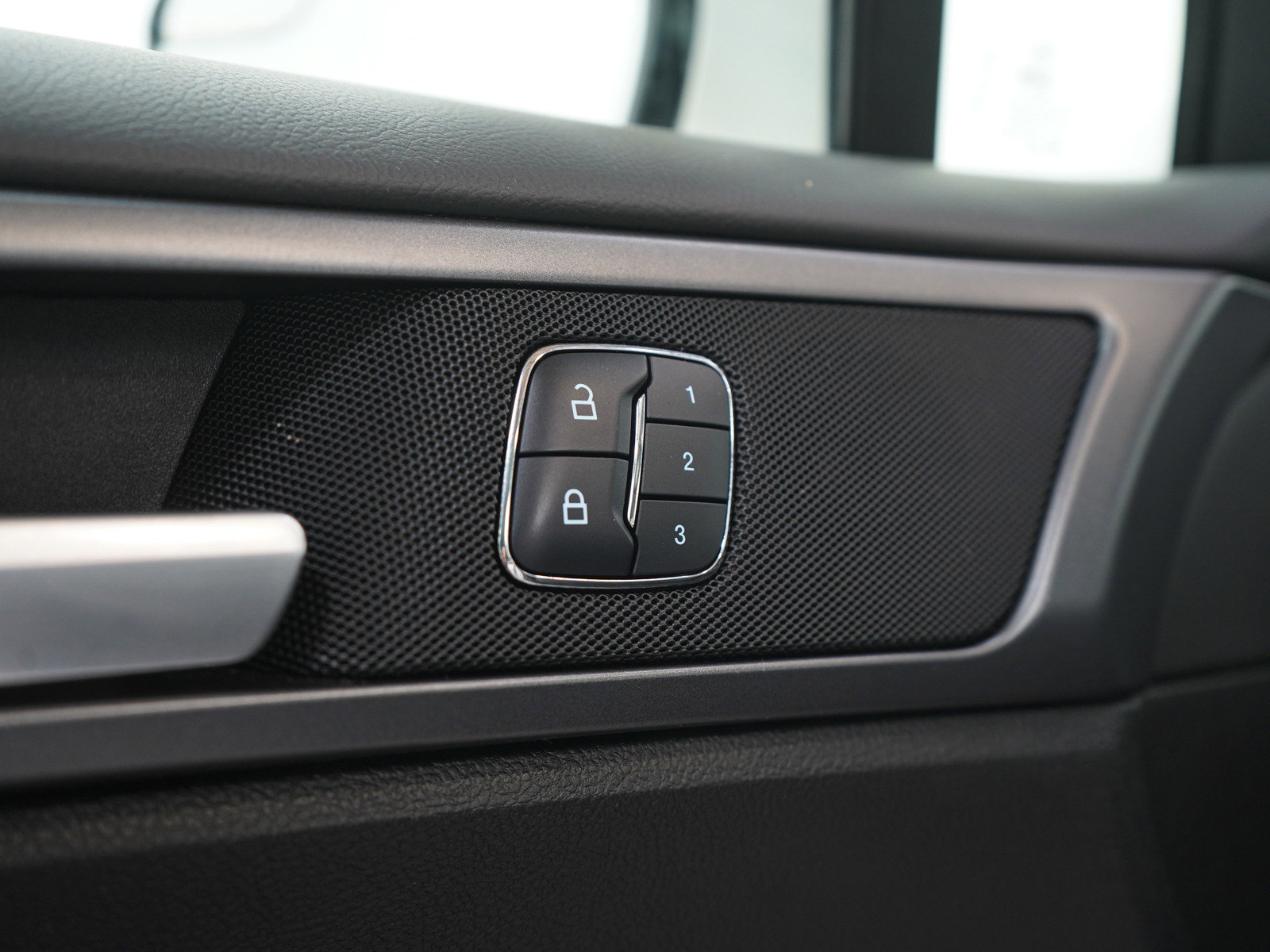 Used 2016 Ford Fusion Titanium image 20