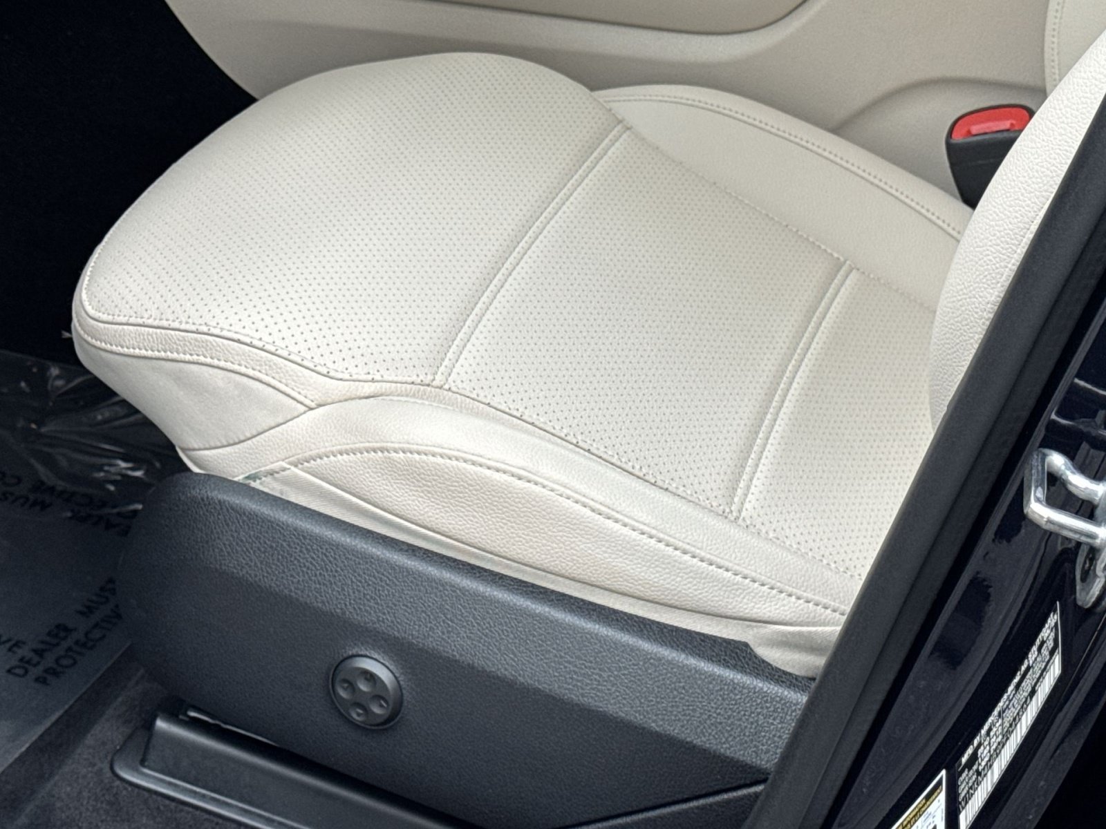 Used 2023 Mercedes-Benz GLC 300 4MATIC image 19