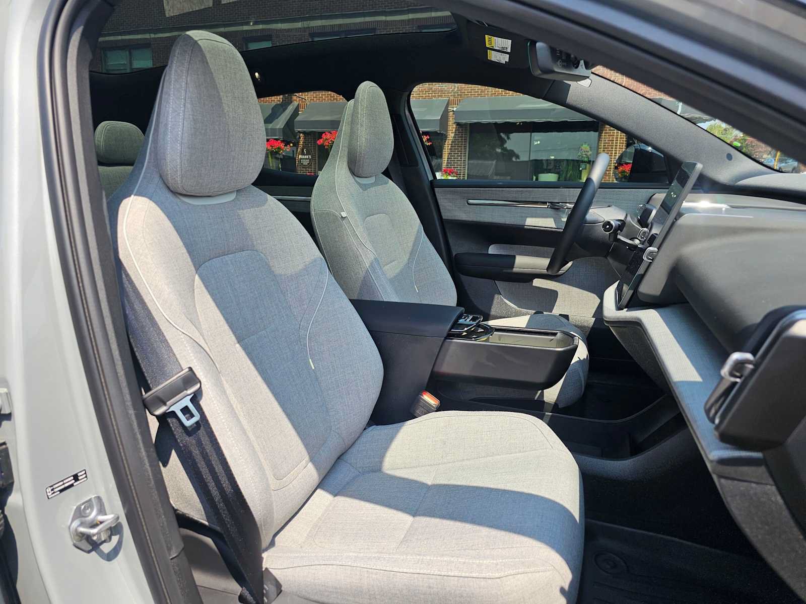 Certified 2025 Volvo EX30 Ultra AWD/4WD image 11